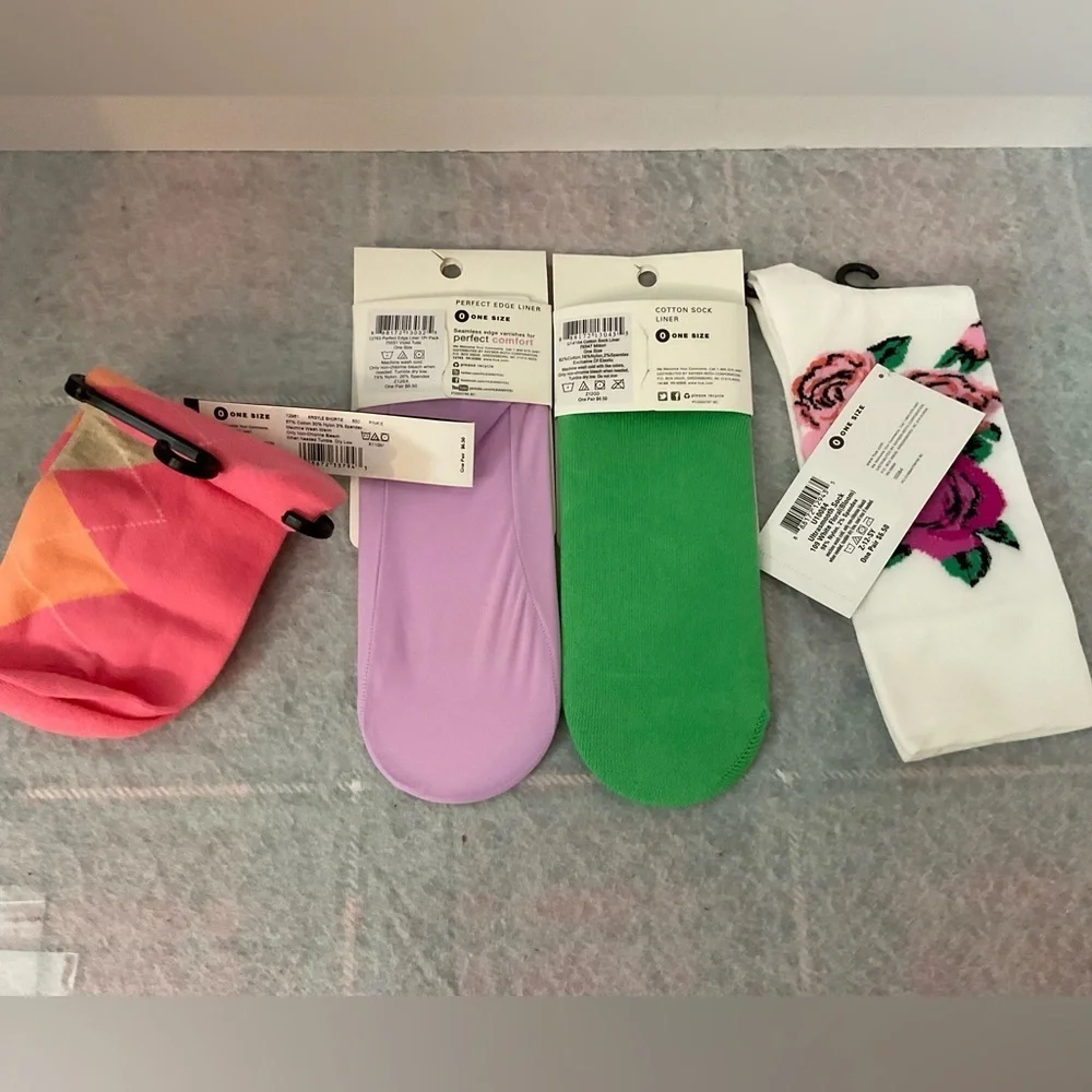 HUE Set of 2 Socks & 2 Shoe Liners One Size